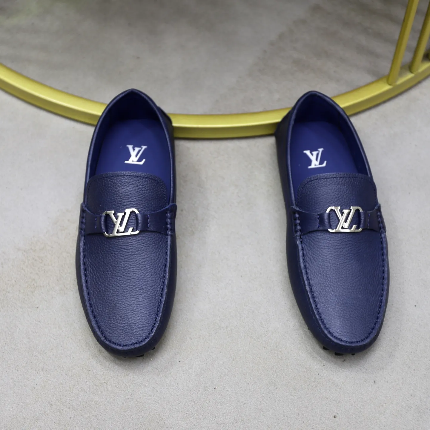 Ex-factory price: 480💰【LV】Louis Vuitton ⚠️High-end men’s driving and pedal series ⚠️38-44 (customized for 45) ⚠️All original cowhide leather! Thick and soft! Made entirely of calfskin lining! The latest non-slip beanie sole! Three-dimensional package technology! Fashionable and classic! Handicrafts! Original high quality! Feel free to compare!